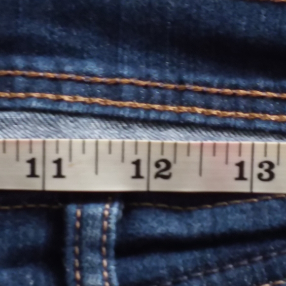 Old Navy Diva Cuffed Shorts - Picture 3 of 6